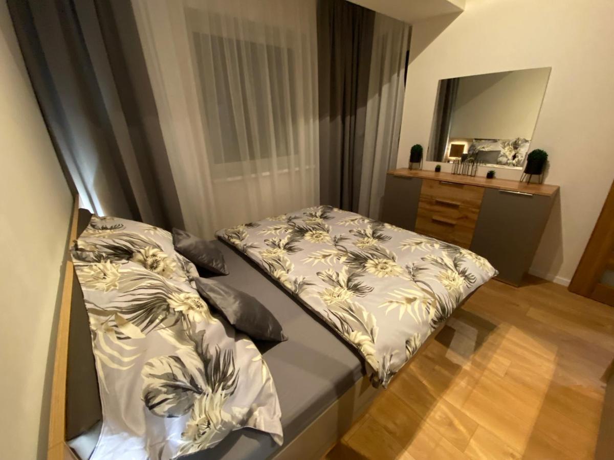 Apartment Mala Praha & Parking In The Garage Жилина Екстериор снимка