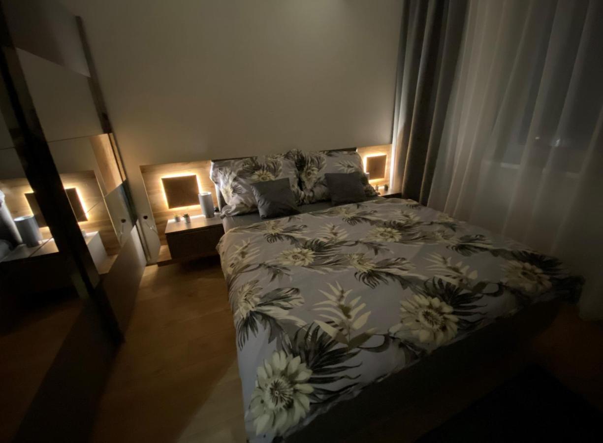 Apartment Mala Praha & Parking In The Garage Жилина Екстериор снимка