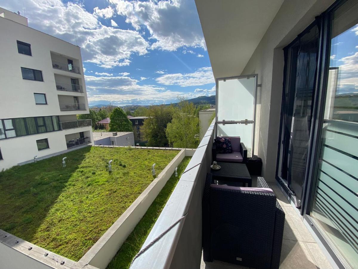 Apartment Mala Praha & Parking In The Garage Жилина Екстериор снимка